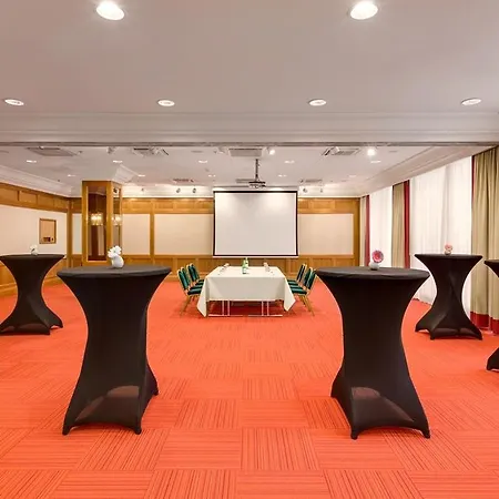 Hotel Nh West 4*